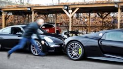 porsche 918 spyder rollt in eine