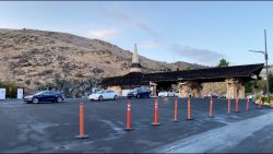 Riesiger Stau an der Tesla Strom Zapfsäule riesiger stau an der tesla strom