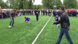 robin van persie zeigt ein paar