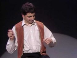 Rowan Atkinson spielt Luft Schlagzeug rowan atkinson spielt luft schla
