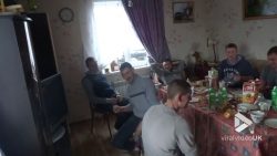 Russen beim Frühstück russen beim fruehstueck