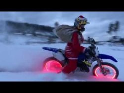 santa auf dem motorrad unterwegs