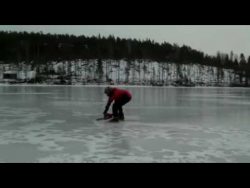 Schlittschuhlaufen mit einer Kettensäge schlittschuhlaufen mit einer ket