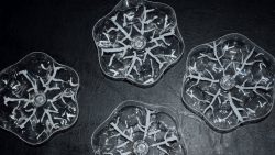 schneeflocken aus plastikflasche