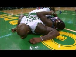 shaquille oneal faellt hin