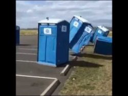 shitstorm mit dem wc im wind