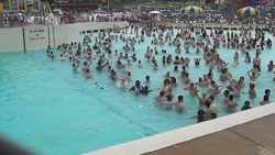 Spaß im Wellen Schwimmbad spass im wellen schwimmbad