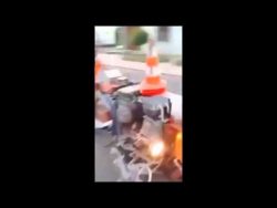 strassenarbeiter bei der arbeit