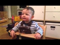 theo zeigt wie die mama macht