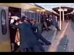 tokyo u bahn zur rush hour