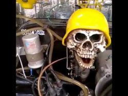 Totenkopf im Automotor totenkopf im automotor