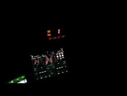 traktor auf dem feld spielt disc