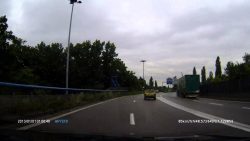 unfall in einer kurve mit einem