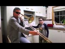 vater und sohn machen geile musi