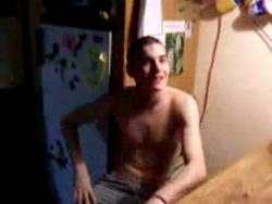 Voll Besoffen und wird von Mutter gefilmt voll besoffen und wird von mutte