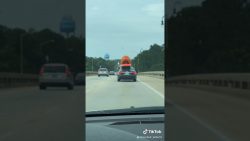 wenn das schlauchboot einen rap