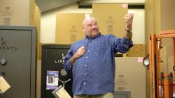 Werbung für einen Waffenschrank machen werbung fuer einen waffenschrank