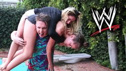 Wrestling Moves mit der Freundin in den Pool wrestling moves mit der freundin
