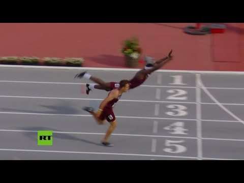 Wenn der Hindernisläufer ins Ziel fliegt sprinter fliegen