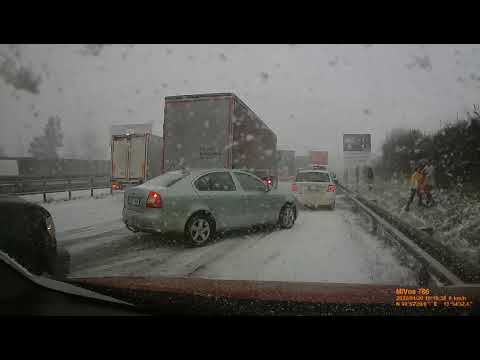 Dashcam filmt Massencrash mit mehr als 40 Fahrzeugen unfall dashcam