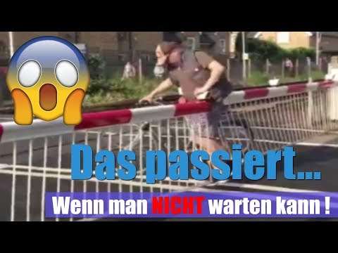 Idioten ignorieren geschlossene Schranken am Bahnübergang bahnschranke ignorieren