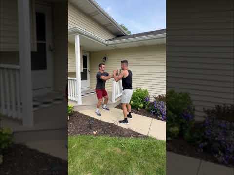 Wenn sich Freunde untereinander begrüßen freund gruss