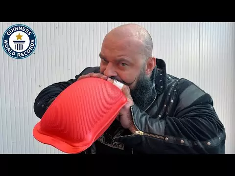 Weltrekord im Wärmeflaschen aufblasen waermflasche aufblasen