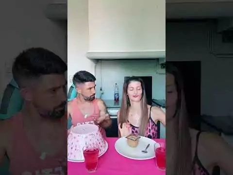 Mit Essen sollte Mann nicht spielen essen spielen