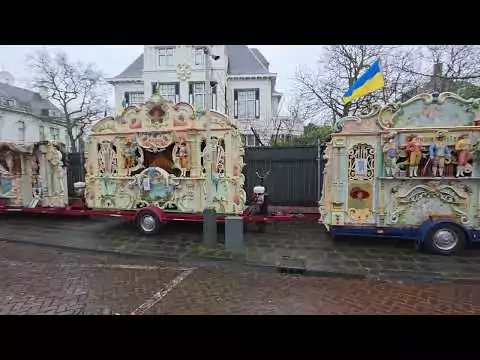 Vier Drehorgeln vor der russischen Botschaft - Spielen die ukrainische Nationalhymne orgel.hymne