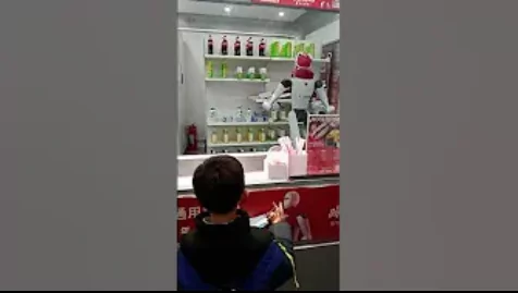 Ein Roboter stößt an seine Grenzen im Laden roboter bestellung